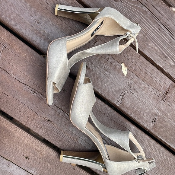 DKNY ankle strap heels - Picture 2 of 6